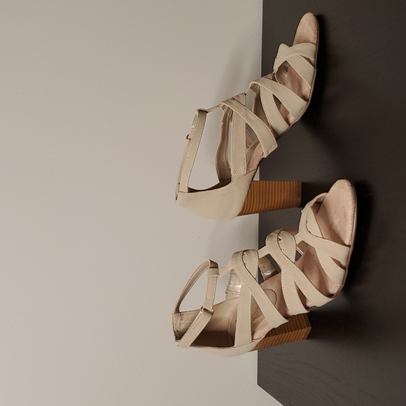 Donated: Aerosoles HeelRest Heels - Picture 7 of 9